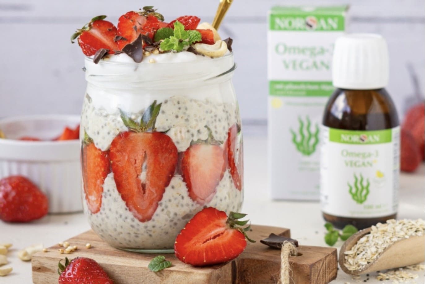 Picture depicting sweet and healthy pudding with omega-3 oils