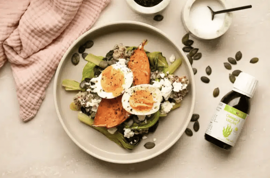 Picture depicting healthy breakfast with omega-3 oil